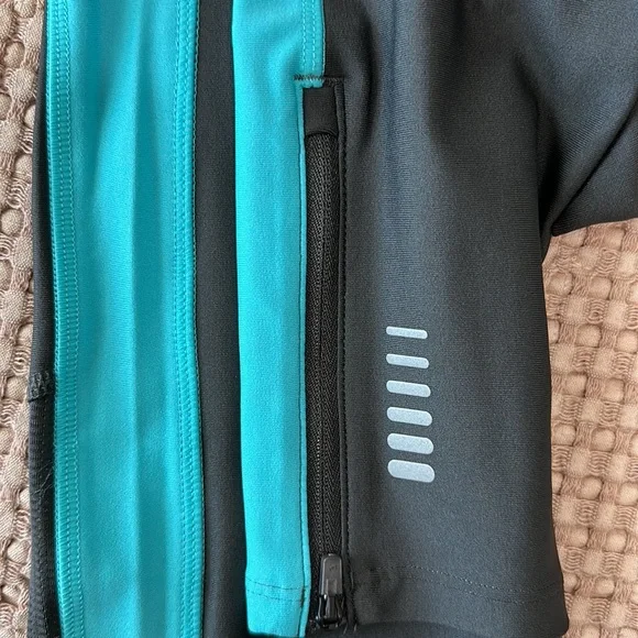 Under Armour - Picture 3 of 4